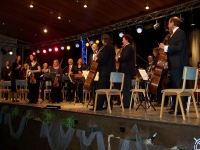 Bild 0 von Standing Ovations für ein fünf Tage altes Orchester