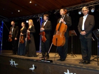 Bild 0 von Erst nach zwei Zugaben durften die Kammerphilharmonie von der Bühne
