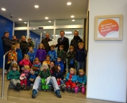 Bild 0 von Juister Volksbank übergab Spende an den Kindergarten