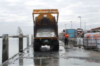 Bild 1 von Erste Baggeraktion machte Hafen für Saisonbeginn fit