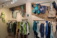 Bild 2 von Pino ist der Liebling in der neuen Aust-Boutique auf Juist