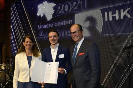 Bild 0 von IHK vergab Auszeichnungen für Spitzenleistung in der Ausbildung