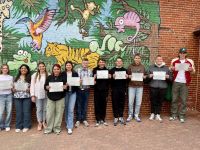 Bild 0 von Voilà les diplômes - Inselschüler glänzen bei Französischprüfung